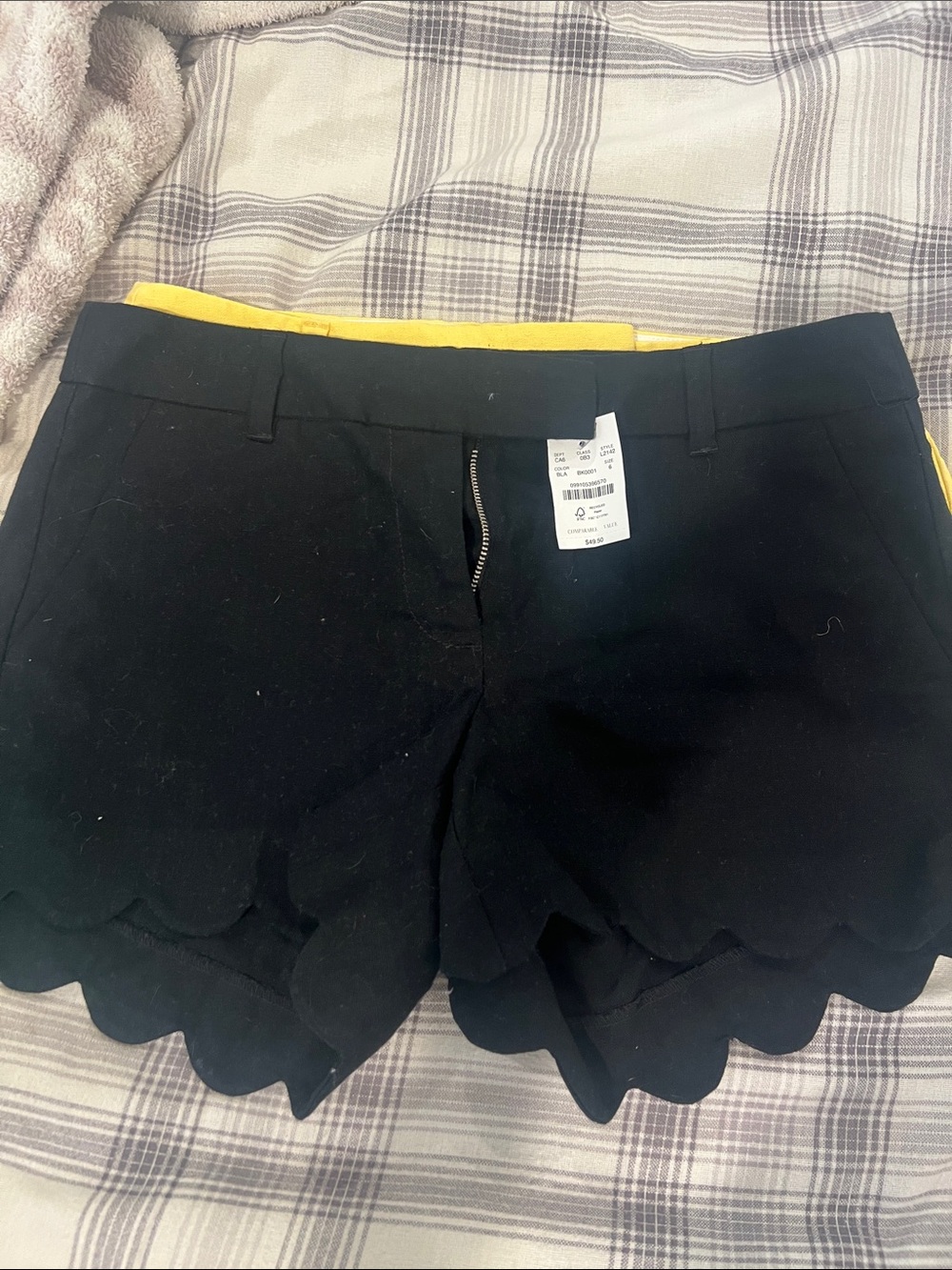 J. Crew Red Scalloped Hem Women’s Shorts - Picture 3 of 4
